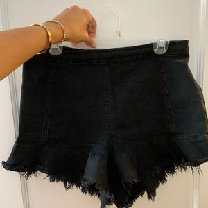 BlankNYC shorts ruffle loved but tons of life left